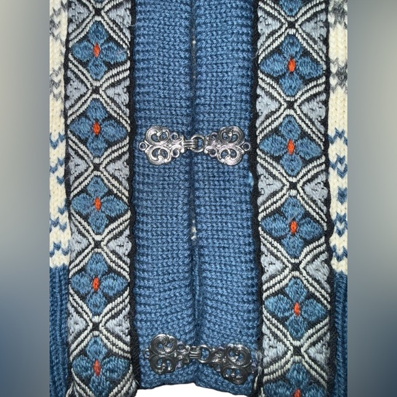 Dale of Norway Nordic Wool Cardigan
Oslo Sweater Shop Exclusive Made in Norway - Picture 9 of 15